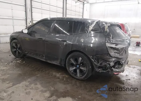 2024 BMW Ix xDrive50 z USA, uszkodzony, nr VIN WB523CF00RCR31226